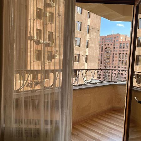 Superior Apt. With Balcony On Aram Street Apartment Yerevan Exterior photo