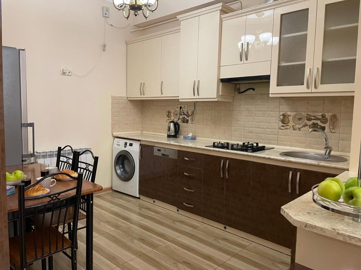 Superior Apt. With Balcony On Aram Street Apartment Yerevan Exterior photo
