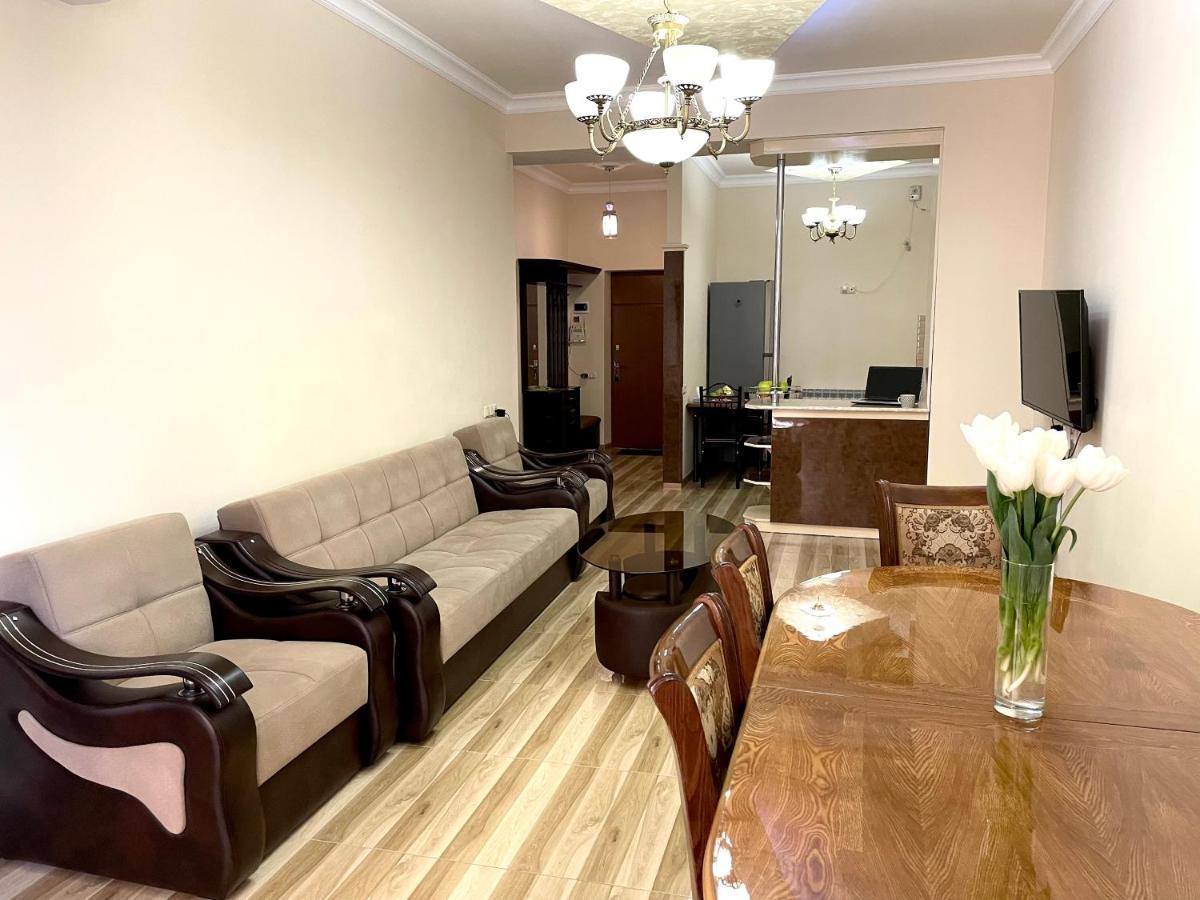 Superior Apt. With Balcony On Aram Street Apartment Yerevan Exterior photo