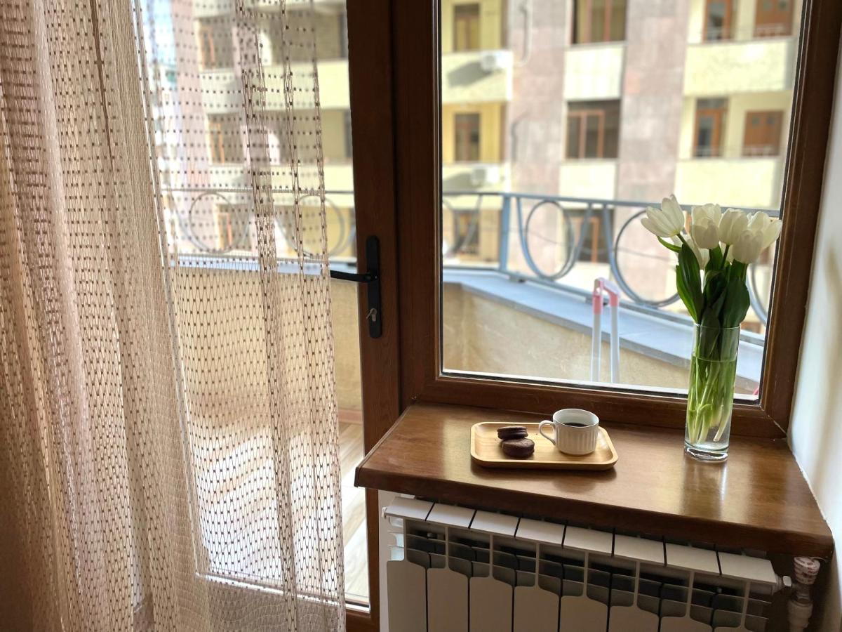 Superior Apt. With Balcony On Aram Street Apartment Yerevan Exterior photo