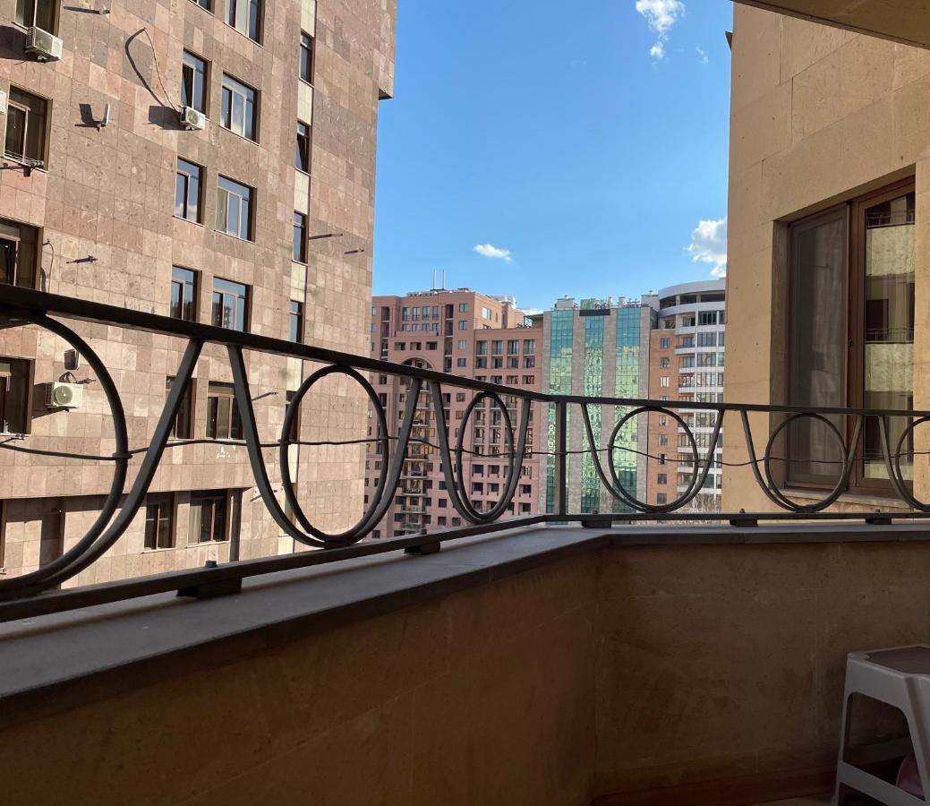 Superior Apt. With Balcony On Aram Street Apartment Yerevan Exterior photo